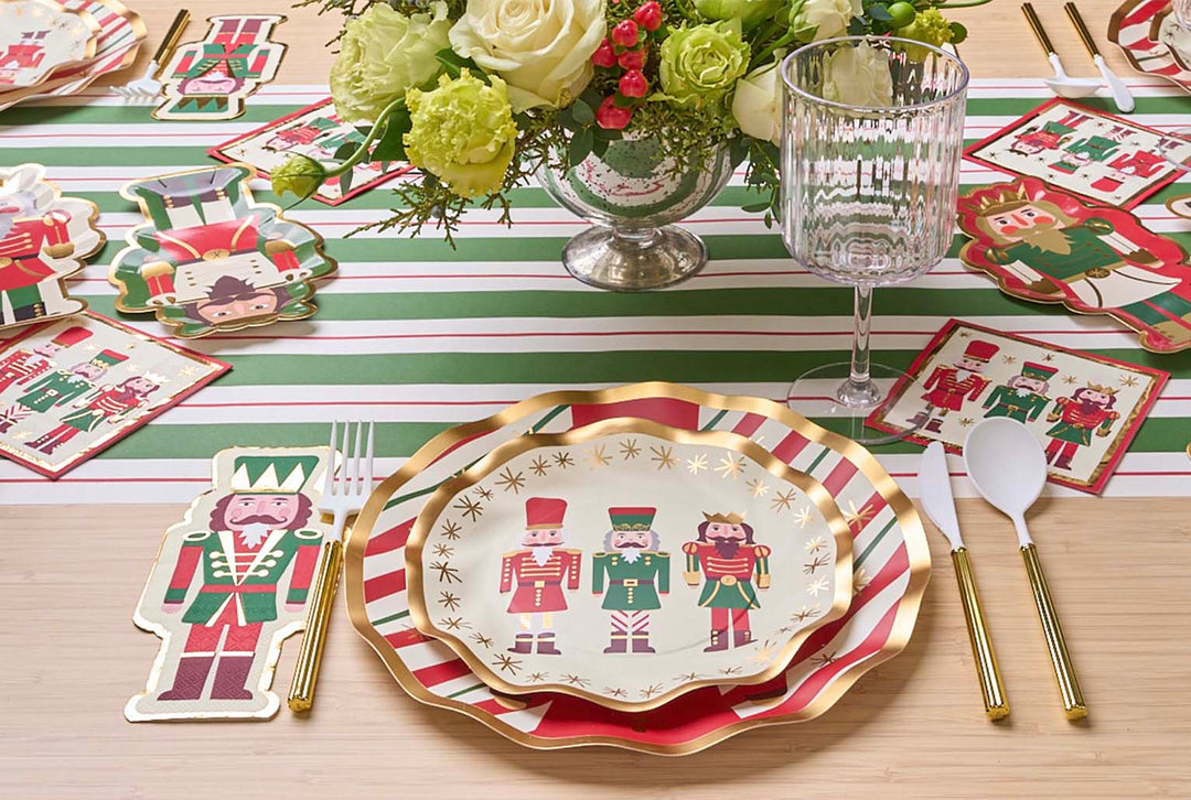 Wavy Salad Plate Nutcracker Christmas/8 pkg