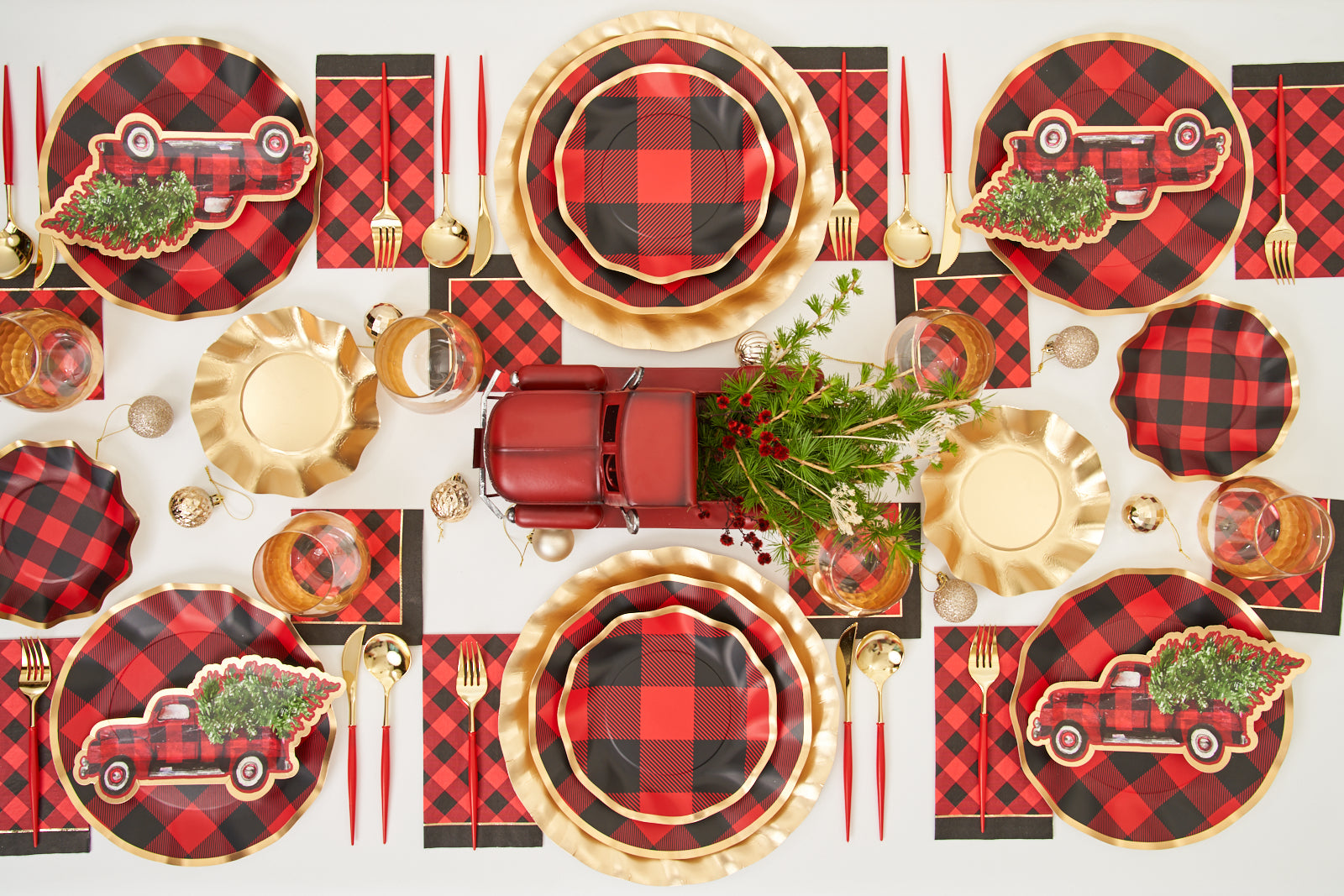 Top 6 Disposable Christmas Plates Designs for the Holidays