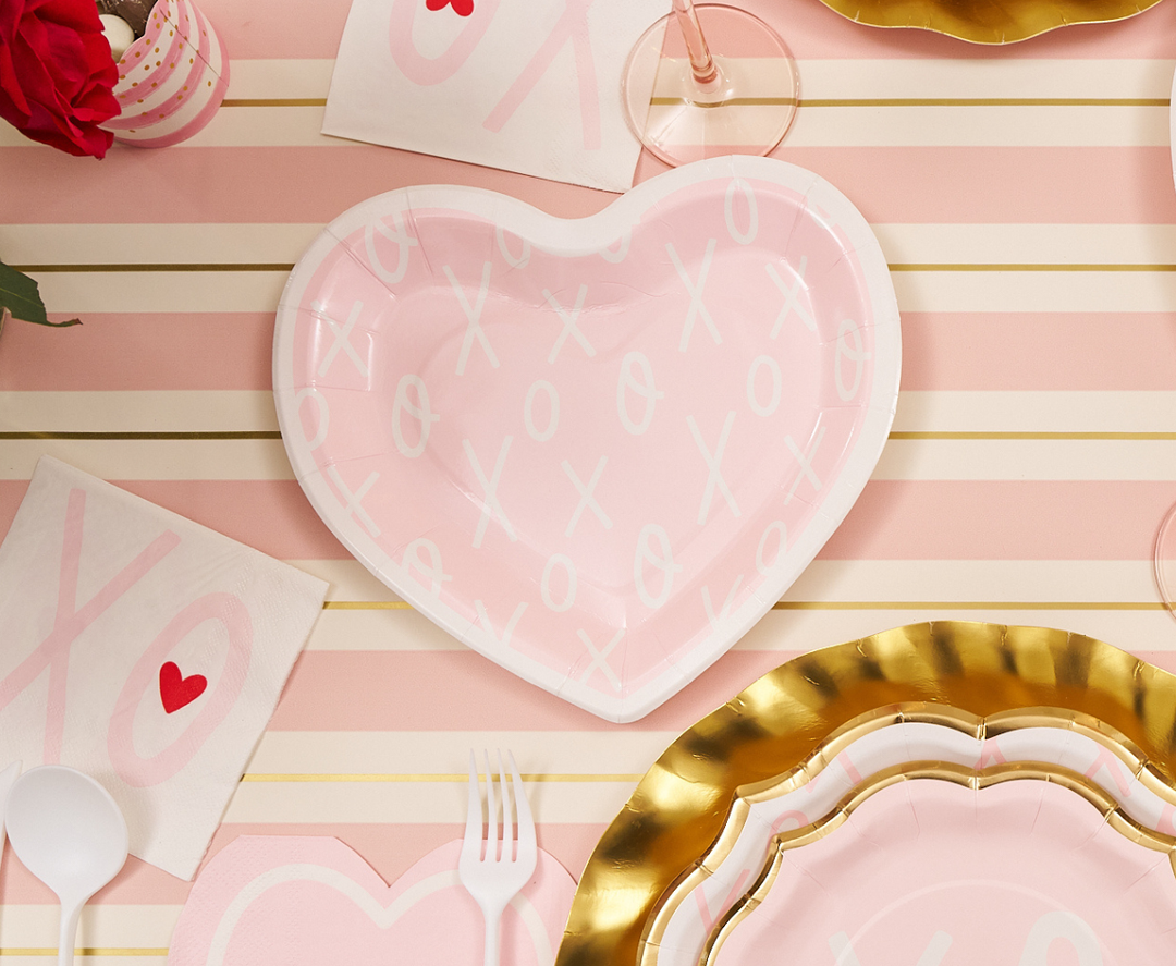XOXO Die Cut Salad Plates/8pk