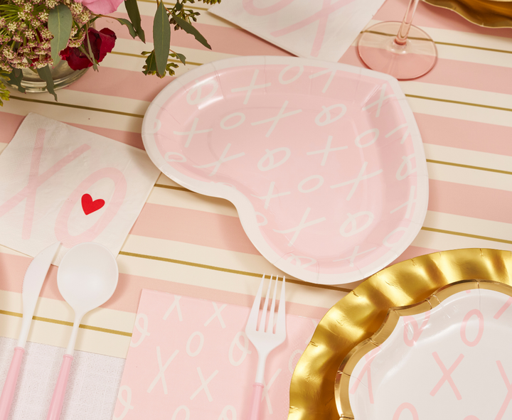 XOXO Die Cut Salad Plates/8pk