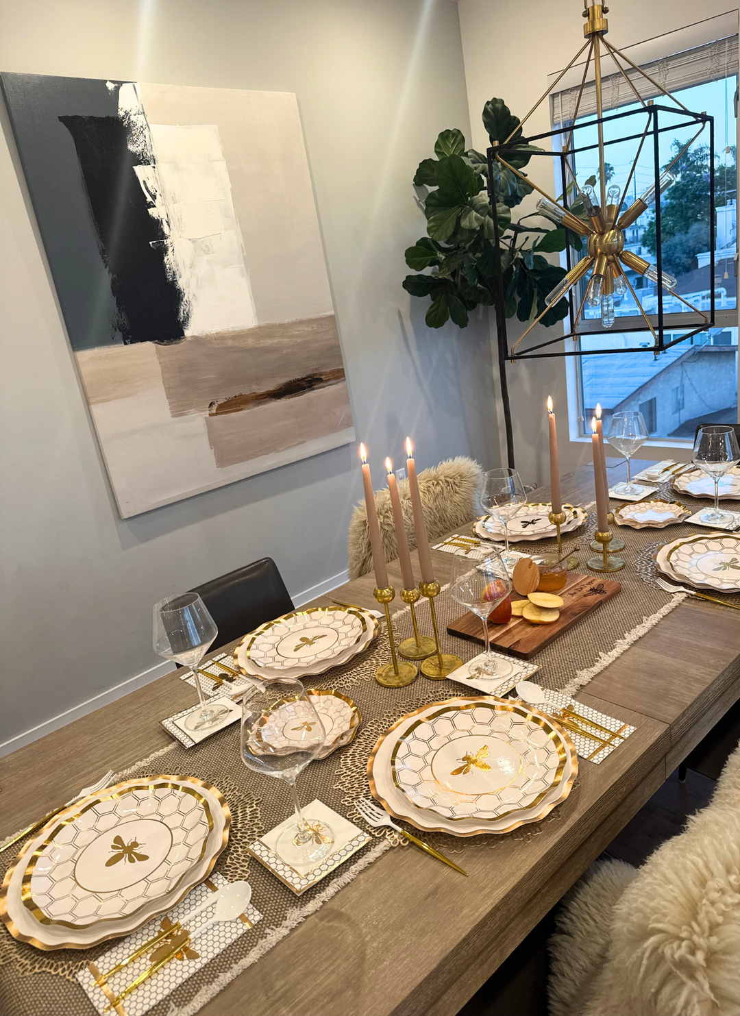 Rosh Tablescape for 16 Guests: White Honeybee