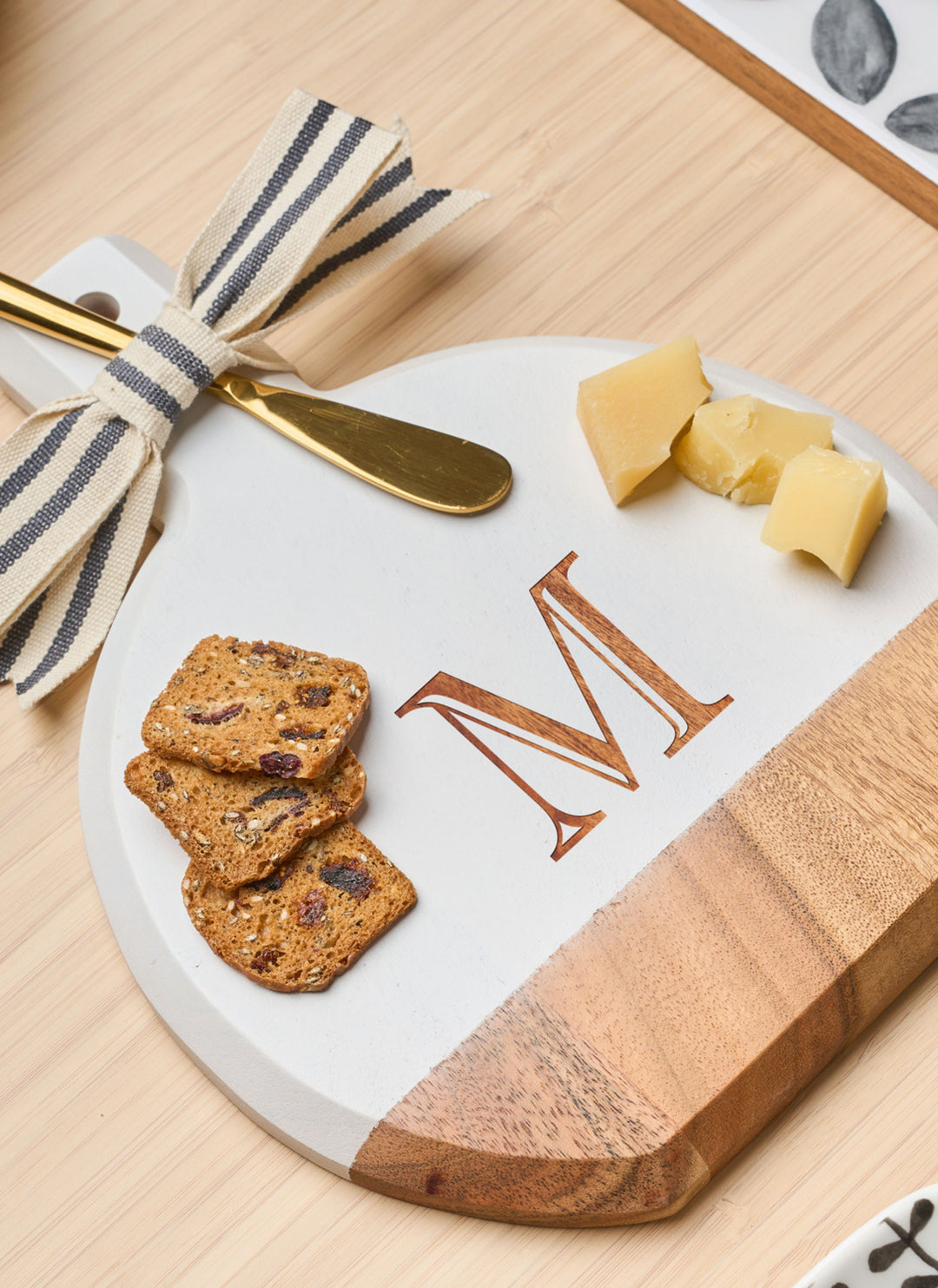 Personalized Acacia Bevel Board w/ Ribbon & Gold Spreader Knife | White | 8" X 9.75" X .6"
