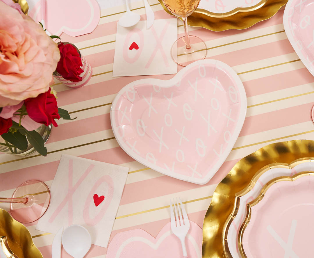 XOXO Die Cut Salad Plates/8pk