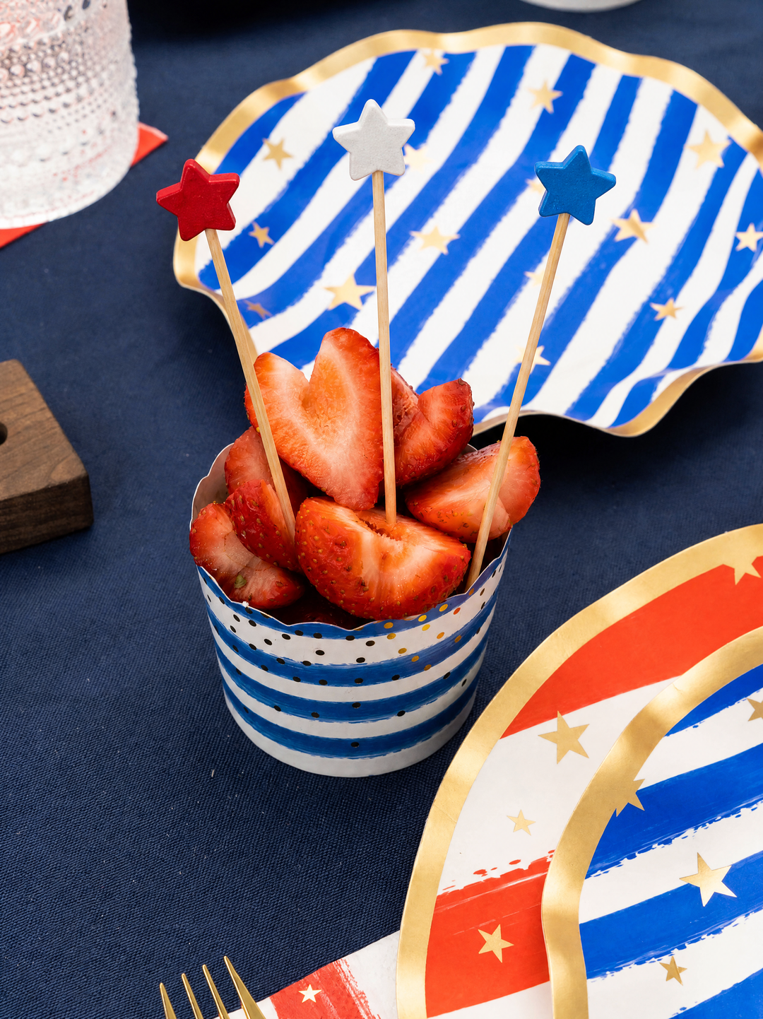 4th of July Table for 16+: Modern Patriotic