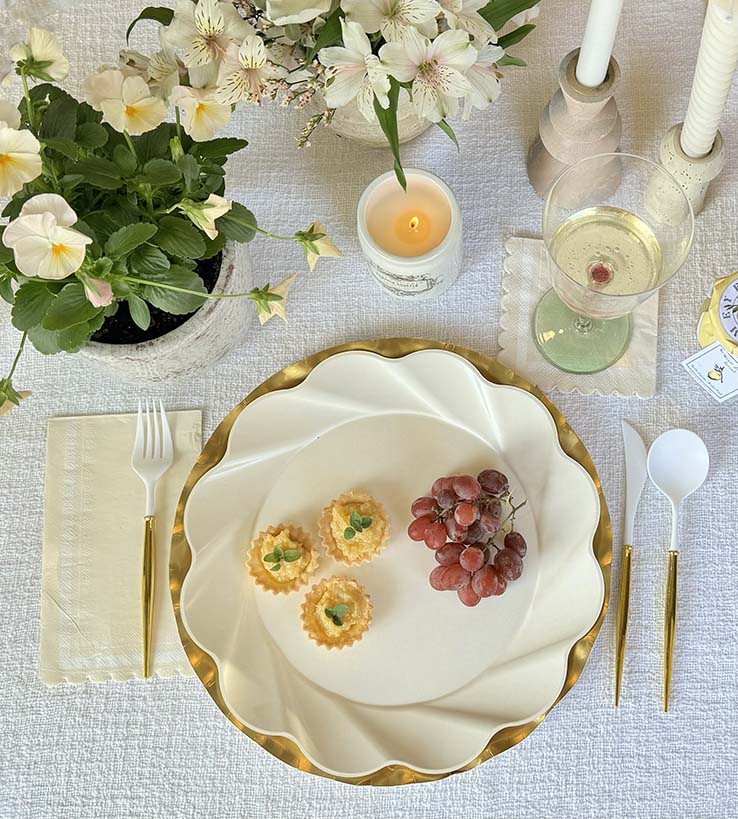 Cream & Gold Table Setting
