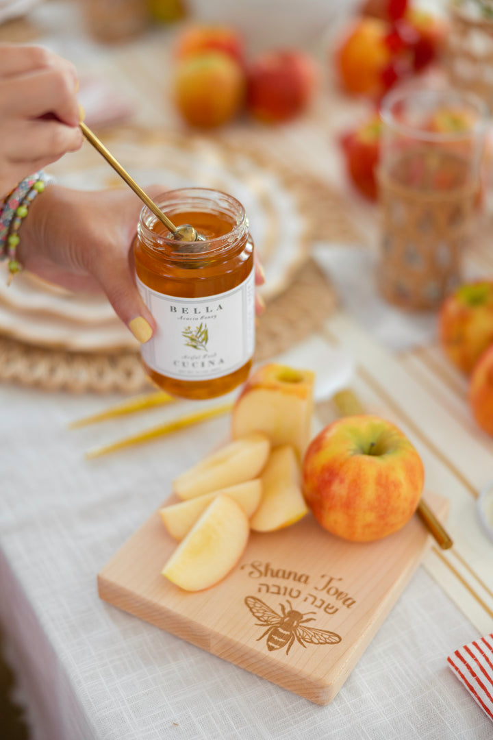 Ultimate Rosh Table for 16: Golden Apple