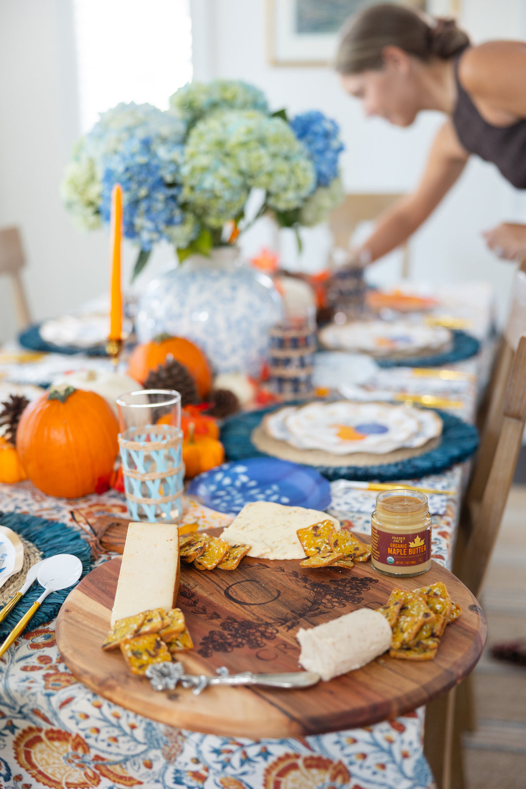 Acacia Heirloom Board w/ Handle Round | Personalize | 20 x 16"