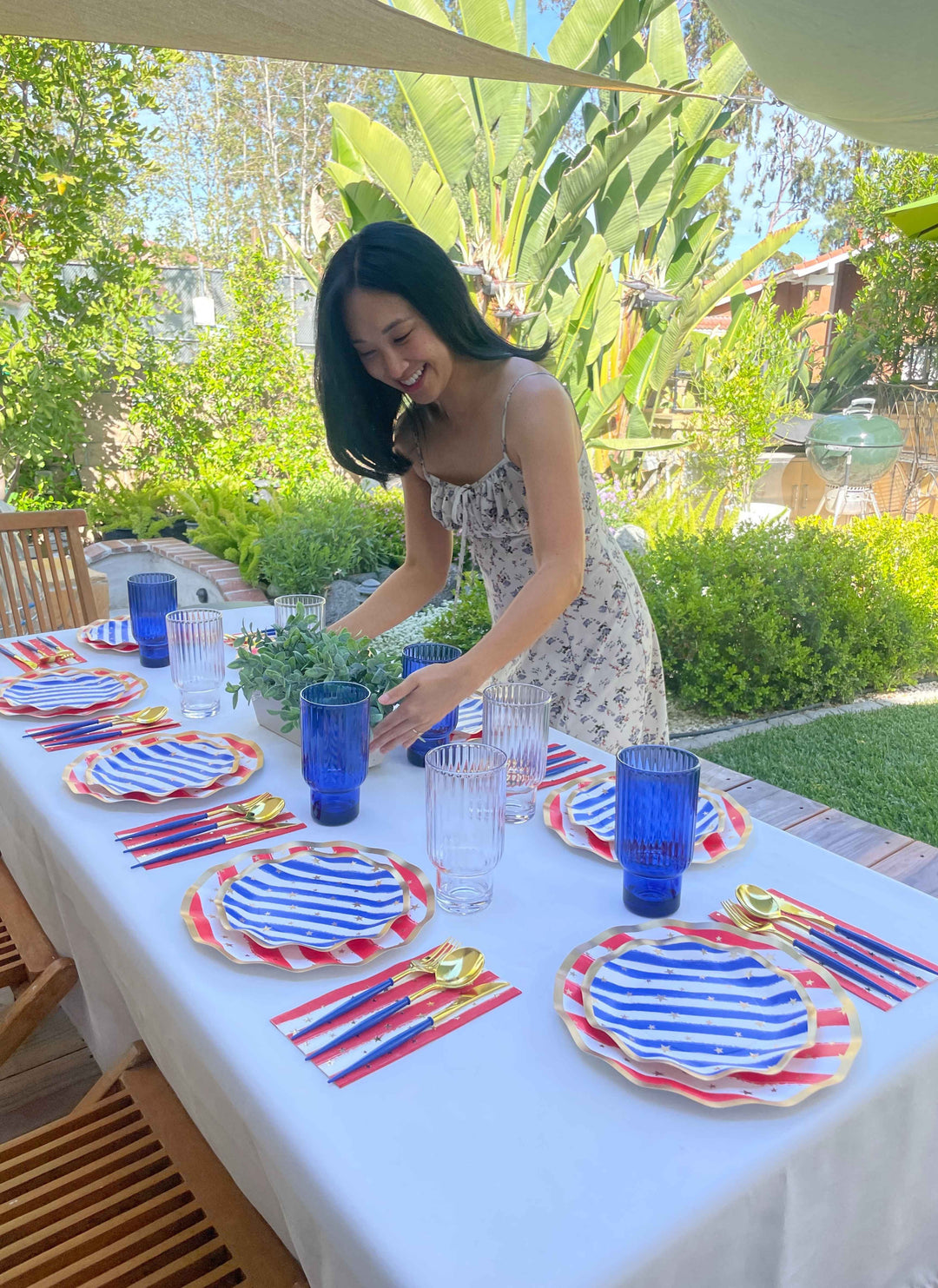 Wavy Dinner Plate Patriotic Confetti/8ct