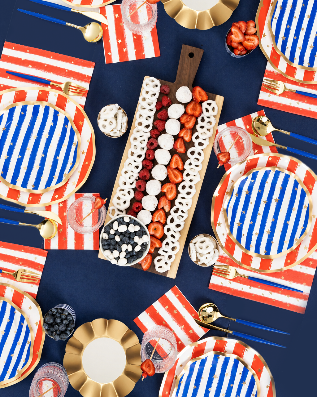 4th of July Table for 16+: Patriotic Confetti