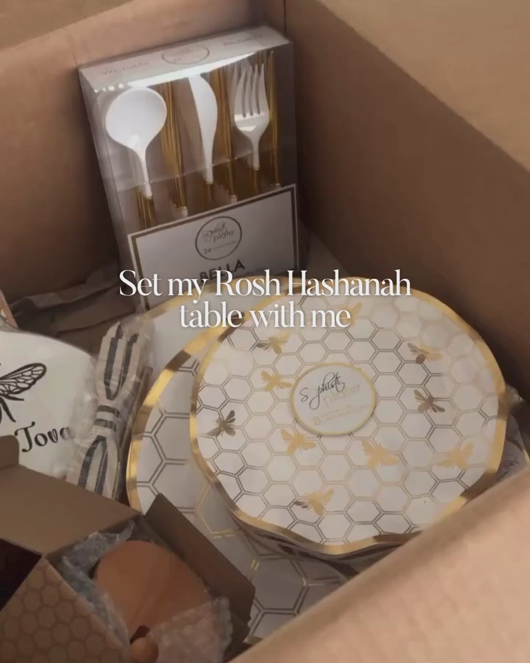 Rosh Tablescape for 16 Guests: White Honeybee