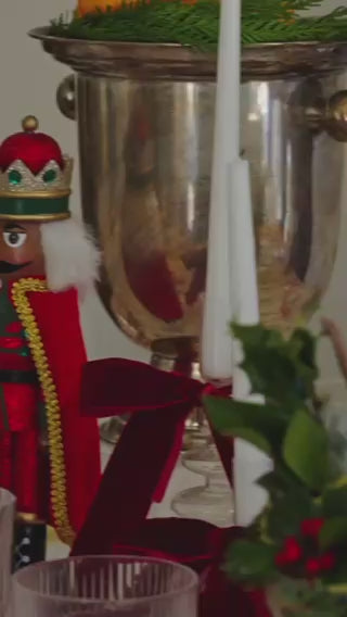 Merry & Bright: Christmas Table for 16